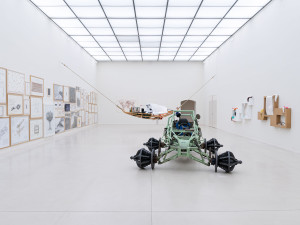 Pohled do výstavy Jiřího Černického, v popředí dílo Vadžraplán z roku 2019_foto Matěj Kania