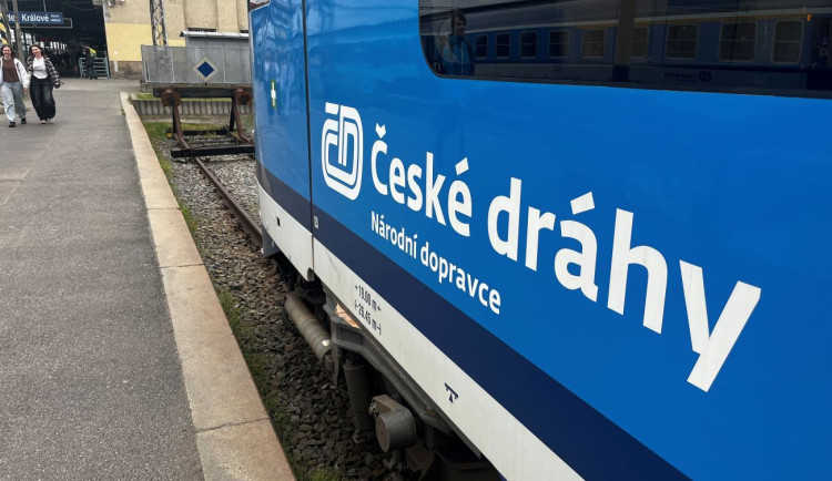 Vlaky zůstanou stát, štafetu na Rychnovsku a Náchodsku berou autobusy