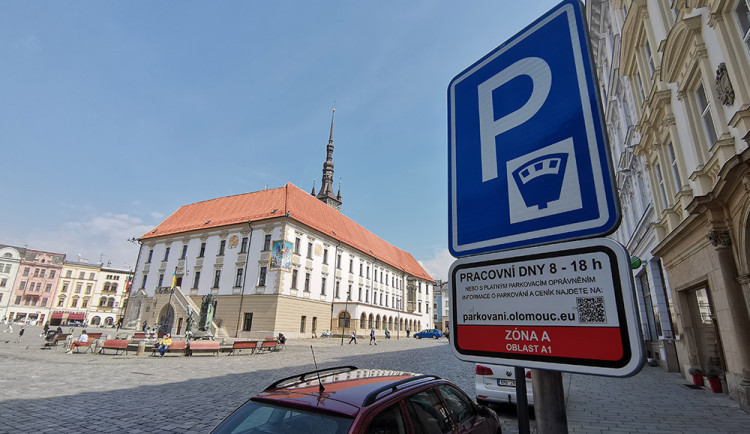 Nevyužitým parkovacím automatům za šest milionů prošla v Olomouci záruka. Kdo za to může?