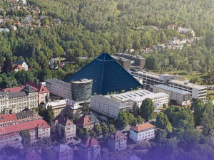 Labubu v zoo, fantaskní budovy univerzity nebo odstřelovači v Mimoni. Apríl v kraji se povedl