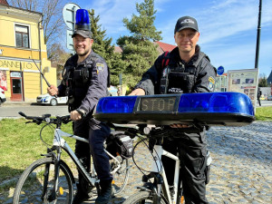 Labubu v zoo, fantaskní budovy univerzity nebo odstřelovači v Mimoni. Apríl v kraji se povedl