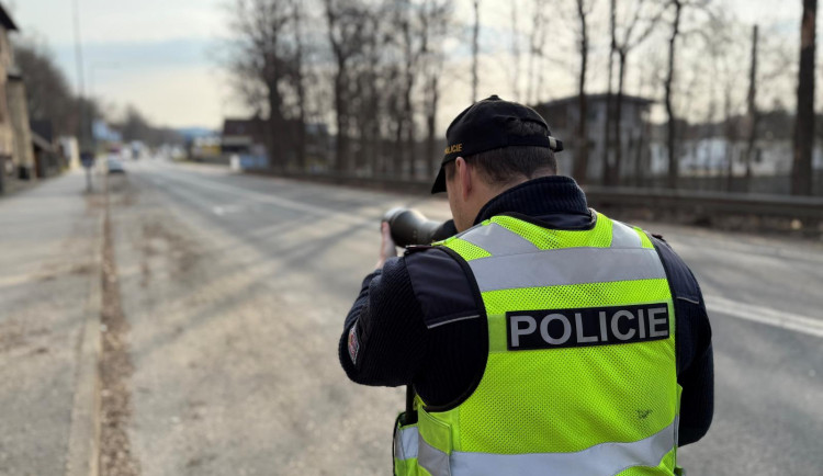 Policisté v Libereckém kraji se zaměřili na rychlost. Ze 150 řidičů ji překročilo 92