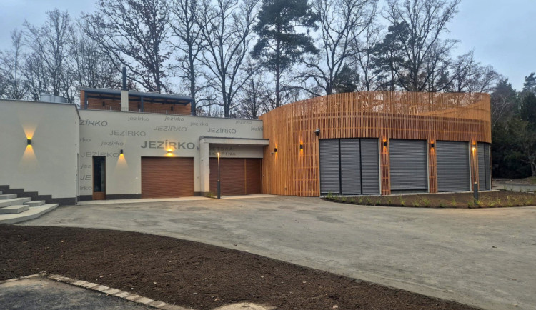 Objekt pro dětskou skupinu za 38,5 milionu korun zabojuje o architektonické ceny