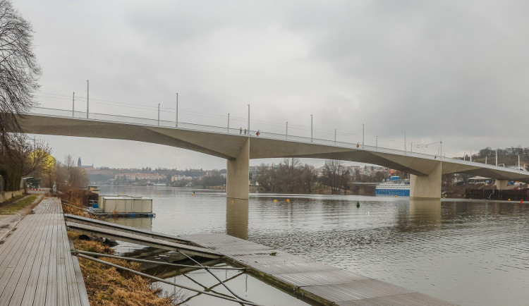 Dvorecký most se otevře už za dva týdny o víkendu. Zrychlí dopravu, MHD začne jezdit jinak