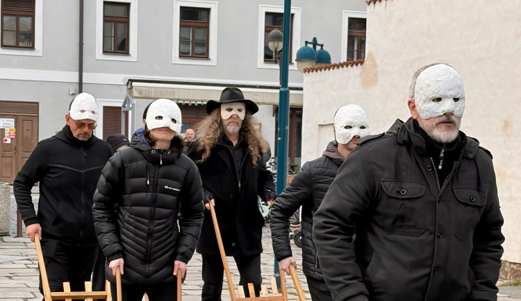 Velikonoční hrkání rozezvučelo Budějce. Zvony podle tradice odletěly do Říma