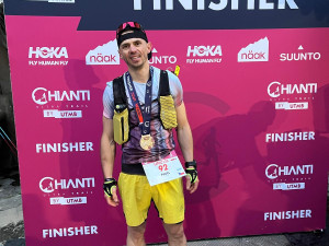 Uběhnout 120 km trať s převýšením 5200 metrů pod 14,5 hodiny? Českolipský hasič to dokázal