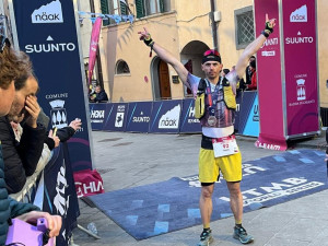 Uběhnout 120 km trať s převýšením 5200 metrů pod 14,5 hodiny? Českolipský hasič to dokázal