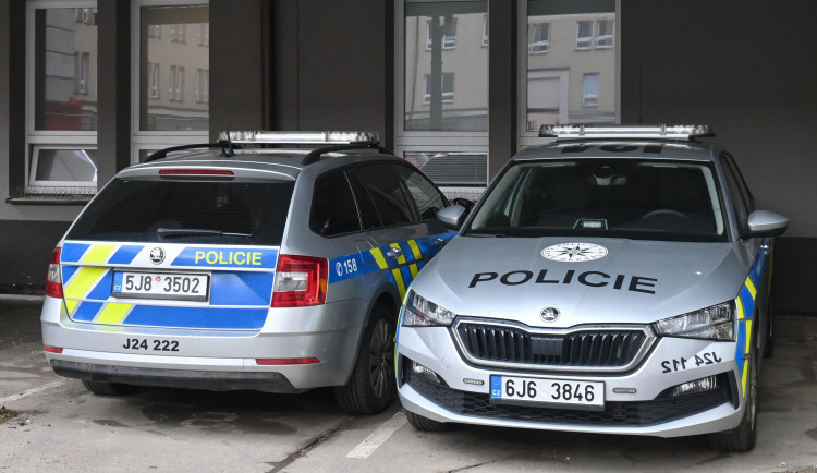 Senior neudělal nic špatně. Přesto se s autem převrátil a skončil v jihlavské nemocnici