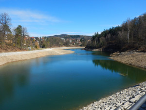 Tentokrát už doopravdy. Liberecká přehrada se začíná napouštět