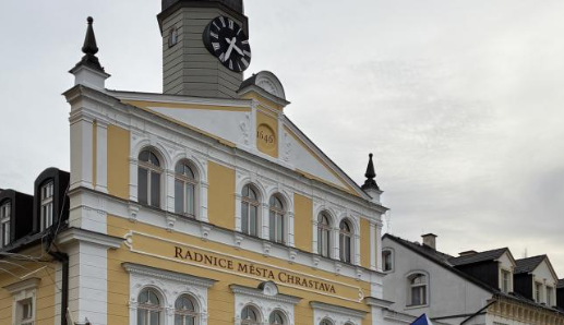 Vítězný nápis na radnici v Chrastavě.
