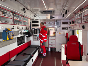 Obr pro mimořádné události. Záchranka má nový nadupaný velkokapacitní vůz