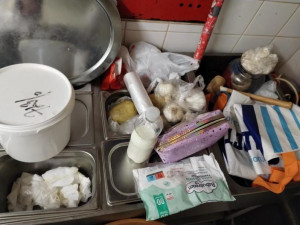 Inspektoři zavřeli kvůli špíně Sushi bar Mix Dan v Pražské ulici v Liberci