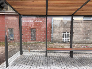 Zhotovitel včas nedodělal zastávku u nemocnice v Liberci. Stavbu teď dokončí město