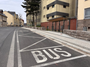 Zhotovitel včas nedodělal zastávku u nemocnice v Liberci. Stavbu teď dokončí město