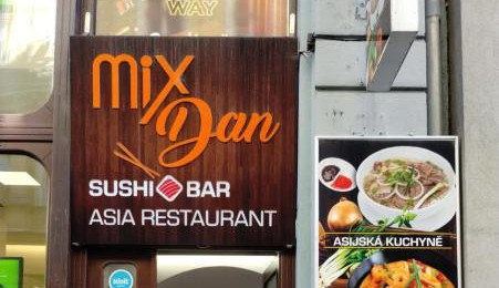 Inspektoři zavřeli kvůli špíně Sushi bar Mix Dan v Pražské ulici v Liberci