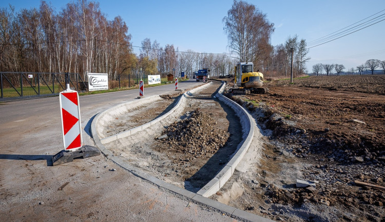 Naplno už běží v Hrádku nad Nisou práce na nové části cyklostezky směrem k rekreačnímu areálu Kristýna