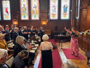 Medaile Liberce pro historičku Kateřinu Portmann. Podobné předání obřadní síň nepamatuje