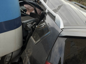 V Jablonci se střetl vlak s osobním autem. Zraněni byli tři lidé, na místo vyrazil i vrtulník