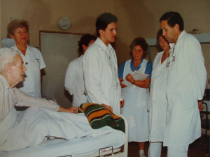 Prim. MUDr. Ivan Mikulíček při vizitě s prim. MUDr.  J. Všetičkou (Jablonec n/N)