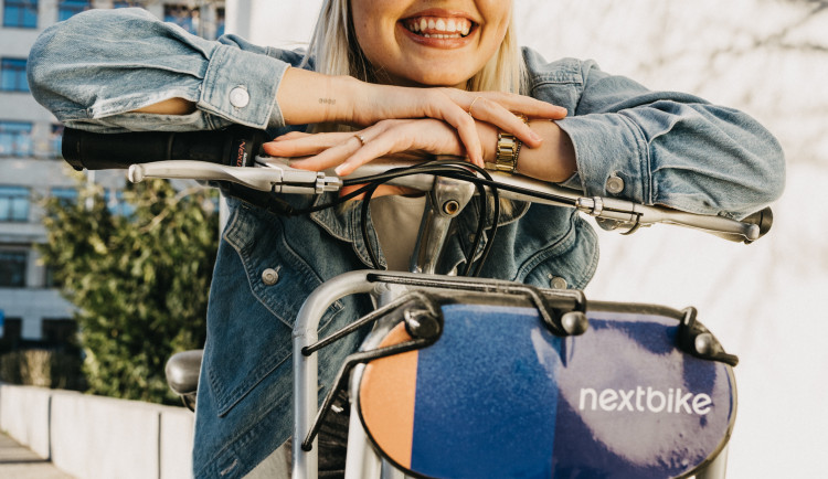 V Jablonci si opět můžete půjčit sdílená kola, letos přibyla i elektrokola