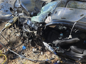 Vážná nehoda u Kuřívod. Řidiči zůstali po čelní srážce v autech zaklínění