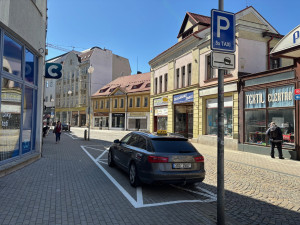 Taxíky z Fügnerovy definitivně zmizely. Lidé je nově najdou třeba před Klubem Lípa