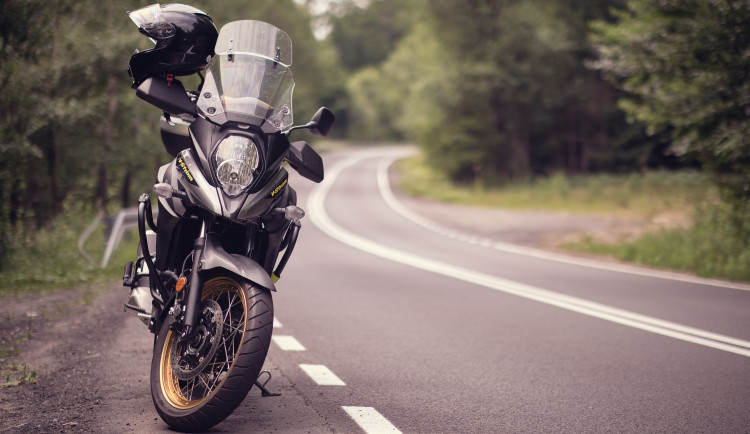 Slunečná sobota přinesla nehody motorkářů, jedna u Víru skončila tragicky
