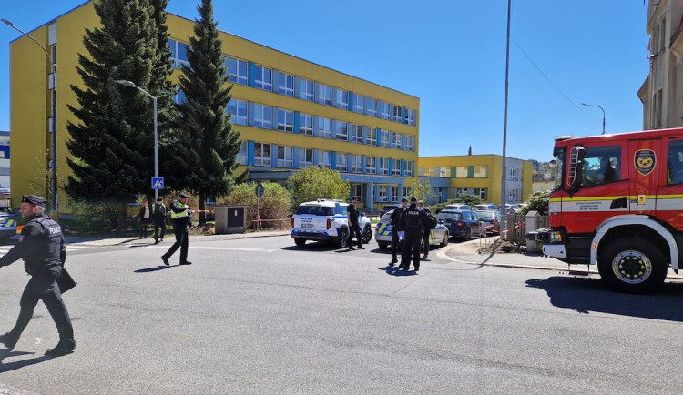 Policie muže, jenž v Jablonci vyhrožoval okolí, podezírá ze tří trestných činů