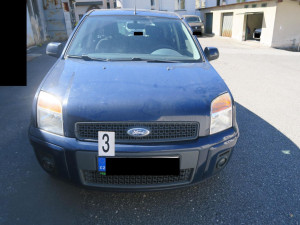 Srážka auta s cyklistkou v Malé Skále. Policisté hledají důležitého svědka