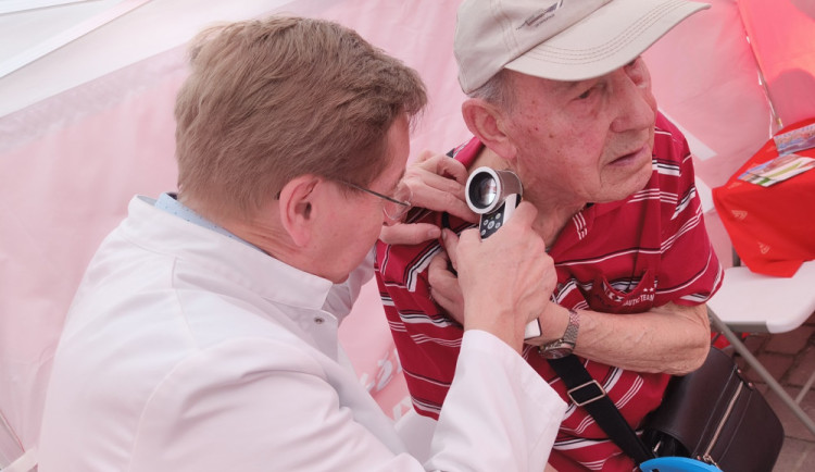 Úmrtnost na rakovinu kůže roste, včasný záchyt může odhalit i preventivní akce