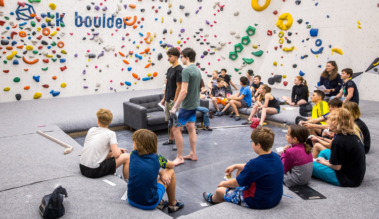 Školní boulder pohár rozhýbal Boulder Point. Dorazilo 200 mladých lezců
