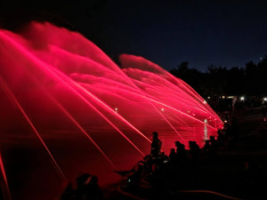 Hasičská show na Kristýně. Světelnou hudební fontánu připravily stovky dětských hasičů
