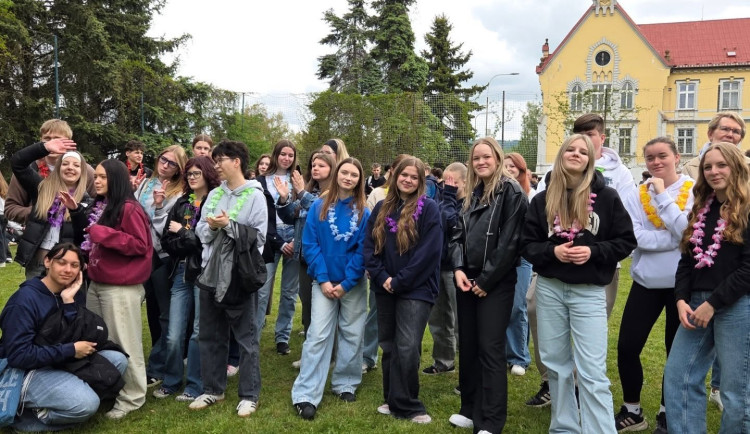 Majáles si celý zorganizovali sami studenti. Do areálu v Zeyerovce dorazilo 1300 lidí