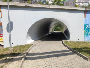 Liberec dal do kupy podchod ve Vesecké ulici. Zmizely graffiti, je vymalovaný, světla fungují