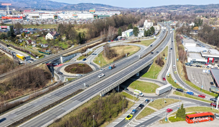 Léto v kraji na silnicích: největší komplikace čekají motoristy v Liberci a na Českolipsku