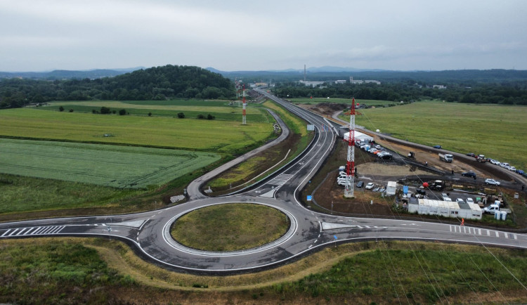 Střední část obchvatu České Lípy je hotová, z města odvede část tranzitní dopravy