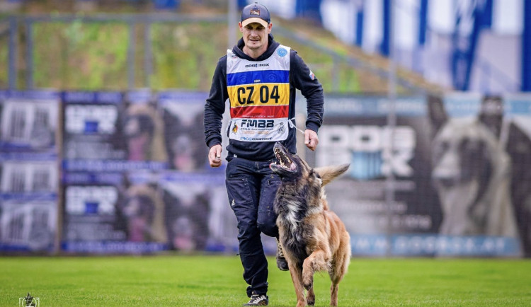 Světový úspěch: Liberecký policejní psovod bral se svým psem Alligatorem bronz z MS
