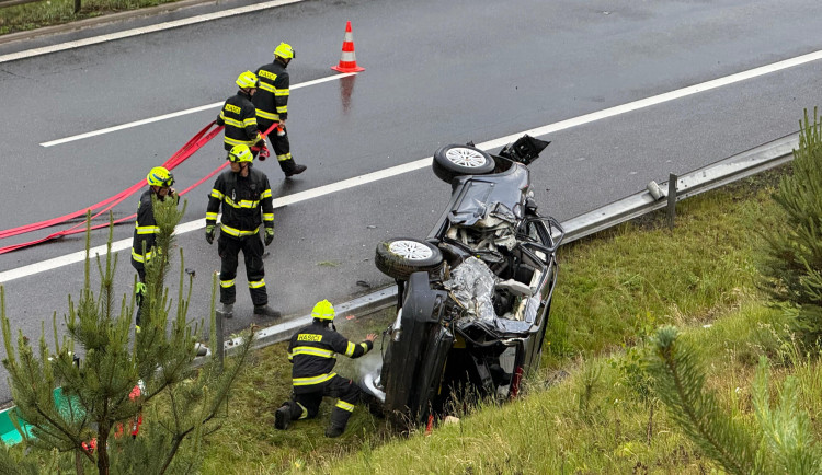 Dopravní nehoda u Soběslavi uzavřela dálnici D3 ve směru na Prahu