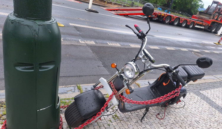 Policisté se zaměřili na motorky a koloběžky. Za tři dny rozdali pokuty za 85 tisíc