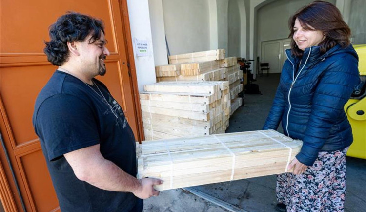 Domácnosti v Jihlavě si mohou pořídit dřevěné kompostéry za zvýhodněnou cenu