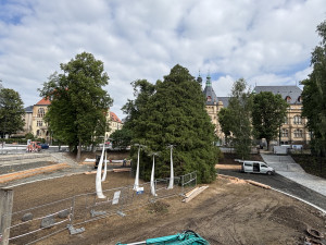 Vítězná ulice v Liberci je průjezdná bez omezení, práce především na přilehlém parku pokračují