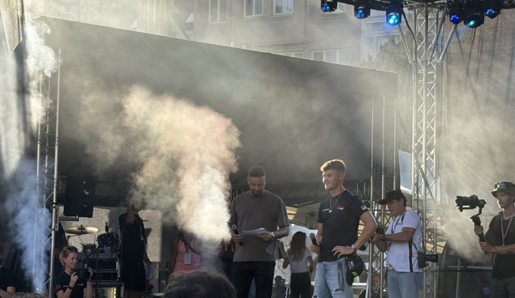 VIDEO: Hvězdy MotoGP dorazily na Svoboďák. Fanoušci lovili podpisy i trička