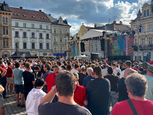 Liberec fandil Česku v boji proti JAR. Lidé zaplnili náměstí před radnicí