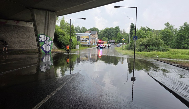 Bouřky a přívalový déšť v Libereckém kraji. Za hodinu hasiči vyjížděli dvacetkrát