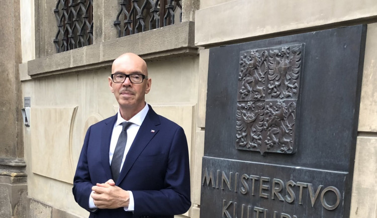 Estébák bez páteře, pustil se moderátor Novotný do ministra kultury Klempíře