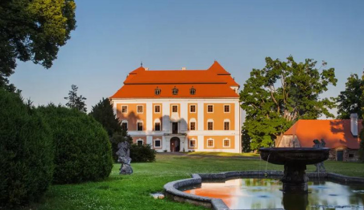 Zámek Valeč láká na divadlo, speciální prohlídky i netradiční zážitky