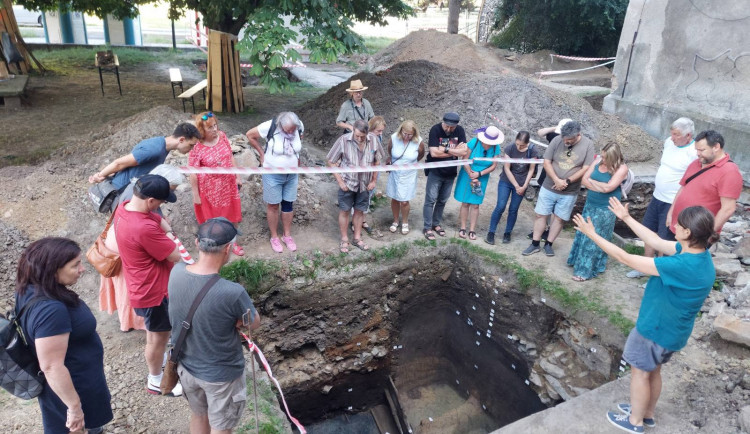 Archeologové odhalují tajemství sklepů ze 17. století v areálu Slezanky