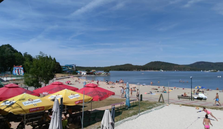 V Libereckém kraji má z koupališť zhoršenou kvalitu vody Máchovo jezero
