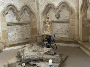 Ozdobou kaple hradu Bezděz bude opět soška slavné Černé madony montserratské. Jde ale o kopii