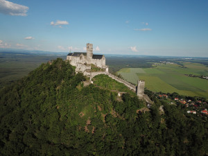 Ozdobou kaple hradu Bezděz bude opět soška slavné Černé madony montserratské